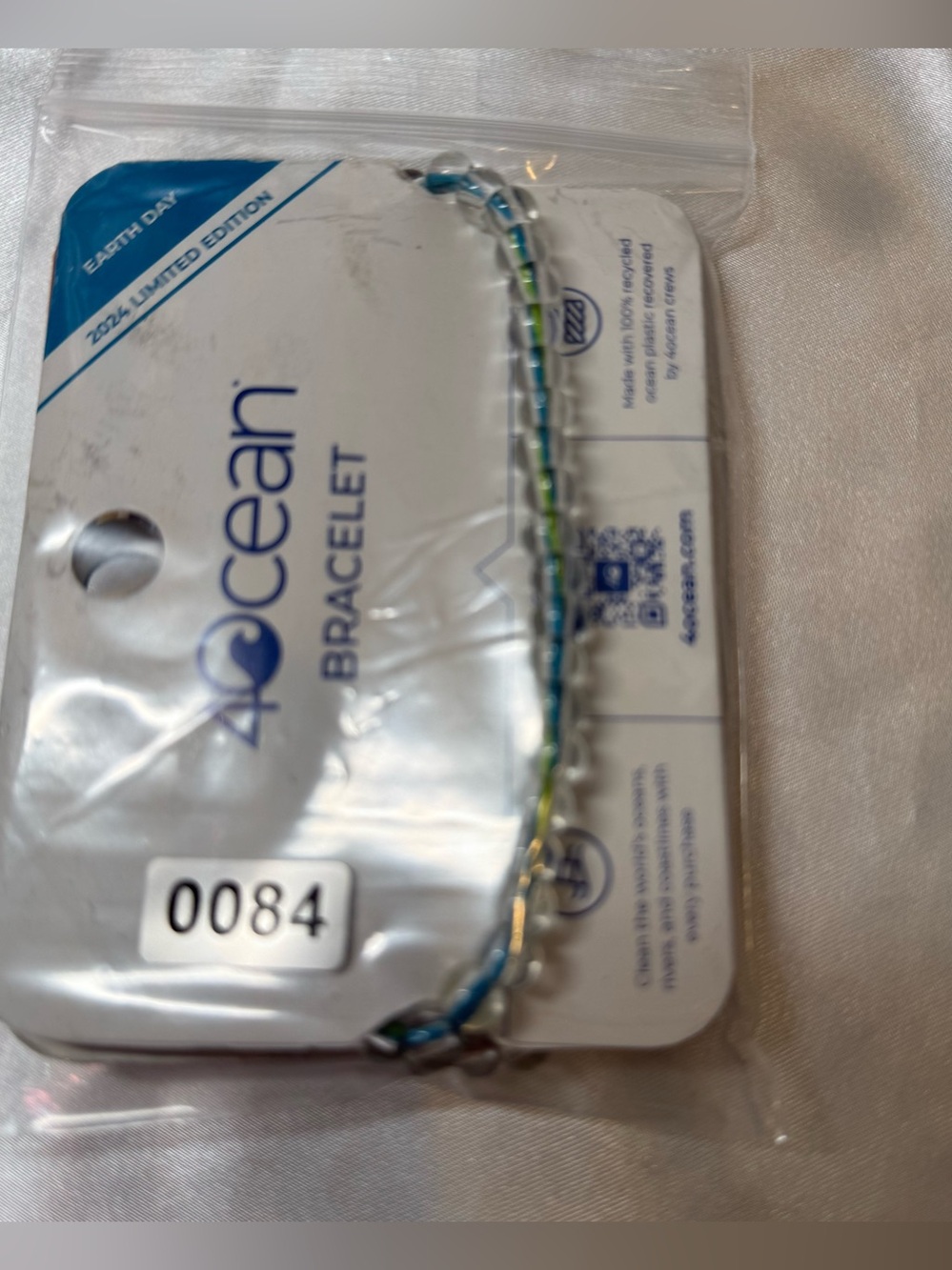 4Ocean Glow-in-the-Dark Clear & Blue Green Center Clear Bead Bracelet Set Beach - Picture 5 of 5